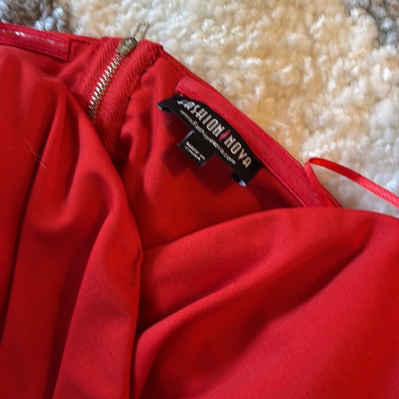 EUS worn once fashion nova red off shoulder top XS extra small - Picture 5 of 5